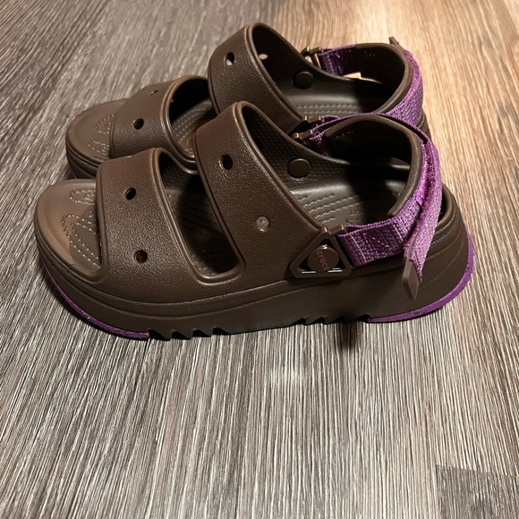 CROCS Brown Comfort Sandals with Adjustable Straps - Picture 5 of 9